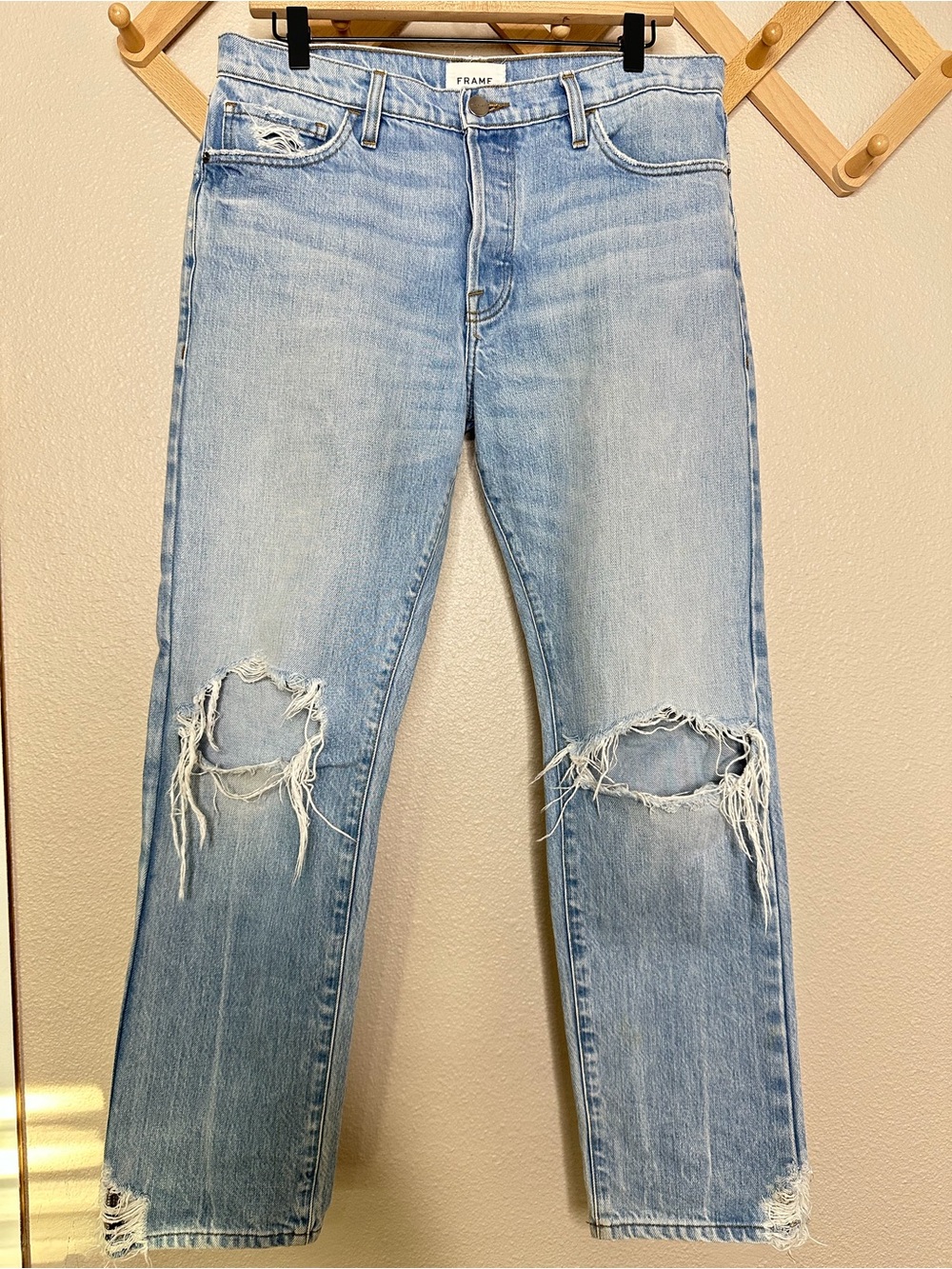 Frame denim straight leg distressed jeans Sz 28